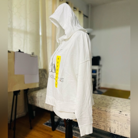 NWT Women’s Size Small Calvin Klein Jeans Cropped Logo Print Hoodie White/Silver - Picture 6 of 13